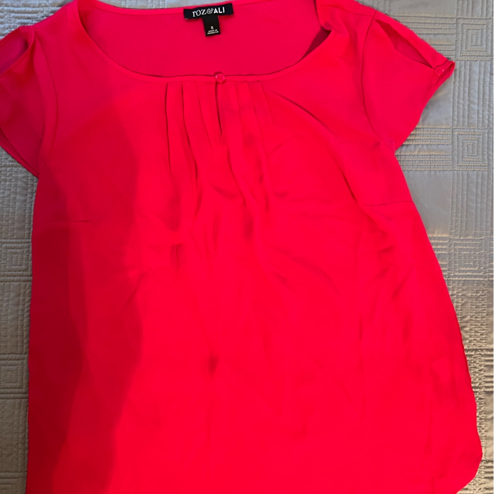 Bright pink Roz & Ali top.